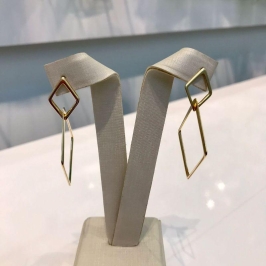 BRINCO GEOMÉTRICO DUPLO BANHADO A OURO