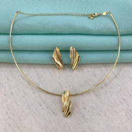 BRINCO ONDULADO ORGÂNICO BANHADO A OURO