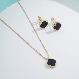 BRINCO TREVO PRETO JEWELRY BANHADO A OURO