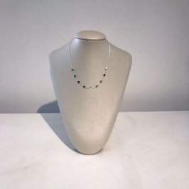 CHOKER MINI CORAÇÕES BANHADO A PRATA