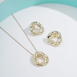 COLAR REDONDO ORGÂNICO PISA BANHADO A OURO