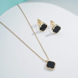 COLAR TREVO PRETO BANHADO A OURO