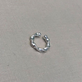 FAKE PIERCING TRANÇADO BANHADO A PRATA