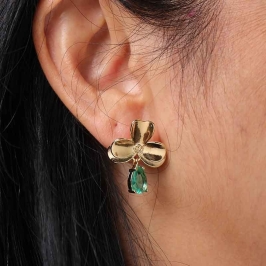 FLOR TEXTURIZADA COM PEDRA VERDE ÁGUA BANHADO A OURO