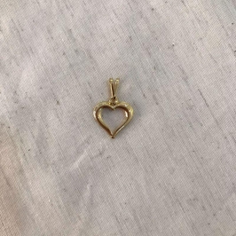 PINGENTE CORAÇÃO VAZADO BANHADO A OURO