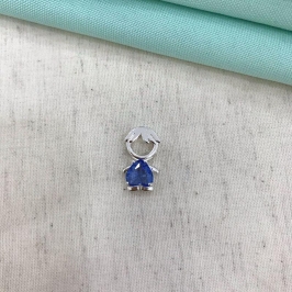 PINGENTE MENINO CORAÇÃO AZUL BANHADO A PRATA