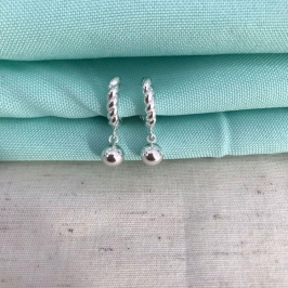 ARGOLINHA TORCIDA ESFERA BANHADO A PRATA