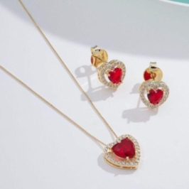 CONJUNTO CORAÇÃO VERMELHO COM ZIRCÔNIA BANHADO A OURO