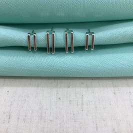 DUPLA ARGOLA QUADRADA BANHADO A OURO