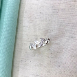 ANEL FOLHAS ZIRCÔNIA BANHADO A PRATA