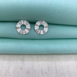 BRINCO ENTRELAÇOS BANHADO A PRATA