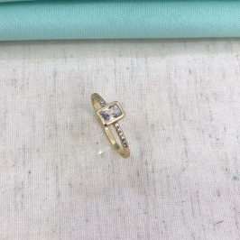 ANEL SOLITÁRIO QUADRADO BANHADO A OURO