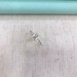 ANEL SOLITÁRIO QUADRADO BANHADO A PRATA