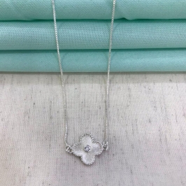 COLAR TREVO TEXTURIZADO ZIRCÔNIA BANHADO A PRATA