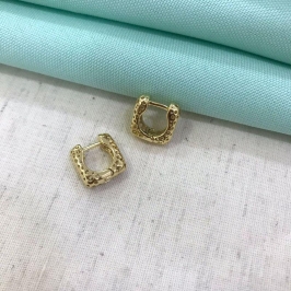 ARGOLA QUADRADA TAM P BANHADO A OURO