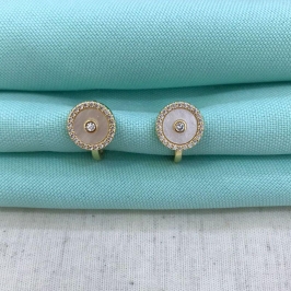 BRINCO MADREPÉROLA ZIRCÔNIA BANHADO A OURO