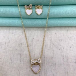 CONJUNTO MADREPÉROLA CORAÇÃO BANHADO A OURO