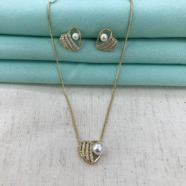 CONJUNTO PÉROLA CORAÇÃO ZIRCÔNIA BANHADO A OURO