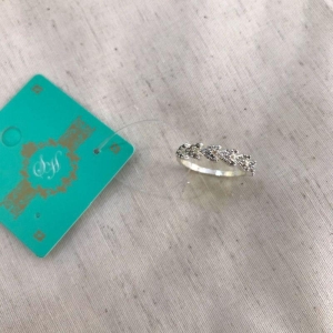 ANEL CRAVEJADO EM ZIRCÔNIA BANHADO A PRATA