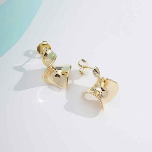 ARGOLA ASPIRAL BANHADO A OURO