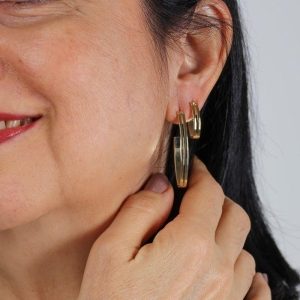 ARGOLA OVAL VAZADO BANHADO A OURO