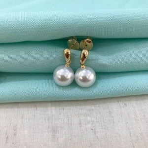 BRINCO DE PÉROLA BANHADO A OURO