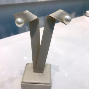 BRINCO DE PÉROLA TAM GG BANHADO A OURO