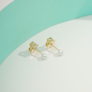 BRINCO DE PÉROLA TAM P BANHADO A OURO