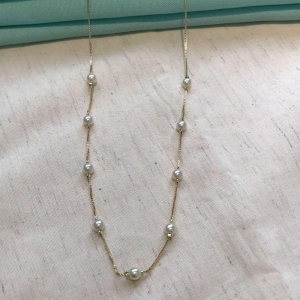 COLAR DE PÉROLAS BANHADO A OURO