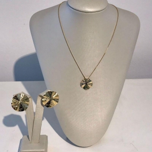 COLAR ORGÂNICO DESIGN TEXTURIZADO BANHADO A OURO