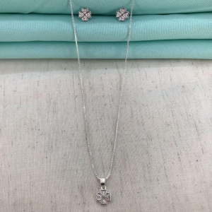 COLAR TREVO EM ZIRCÔNIA BANHADO A PRATA