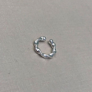 FAKE PIERCING TRANÇADO BANHADO A PRATA