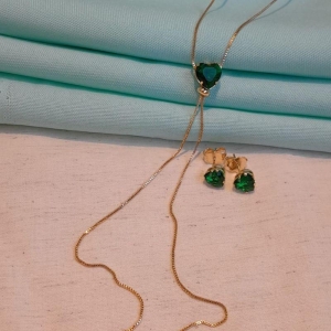 GRAVATINHA CORAÇÃO ESMERALDA BANHADO A OURO