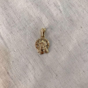 PINGENTE JESUS CRISTO BANHADO A OURO