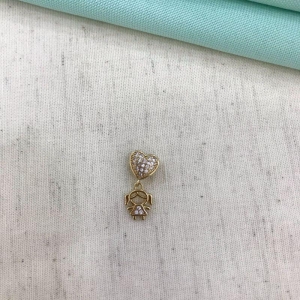 PINGENTE MENINA CORAÇÃO ZIRCÔNIA BANHADO A OURO