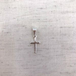 PINGENTE CRUZ LISA BANHADO A PRATA