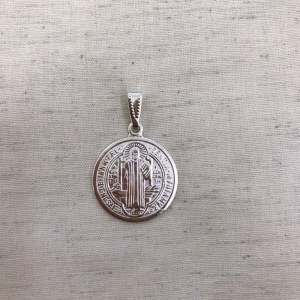 PINGENTE SÃO BENTO BANHADO A PRATA