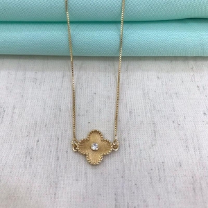 COLAR TREVO TEXTURIZADO ZIRCÔNIA BANHADO A OURO