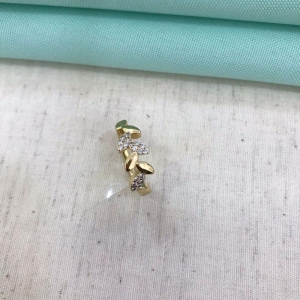 ANEL FOLHAS ZIRCÔNIA BANHADO A OURO