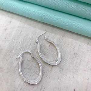 ARGOLA OVAL FECHO ITALIANO BANHADO A PRATA