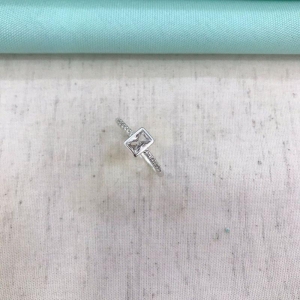 ANEL SOLITÁRIO QUADRADO BANHADO A PRATA