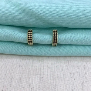 ARGOLA ZIRCÔNIA PRETA TAM M BANHADO A OURO