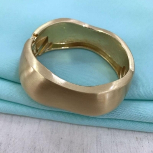 BRACELETE MAXI FOSCO ONDULADO BANHADO A OURO