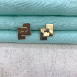 BRINCO ORGÃNICO ENCAIXE BANHADO A OURO