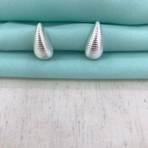 EARCUFF PUFFER TEXTURIZADO BANHADO A PRATA