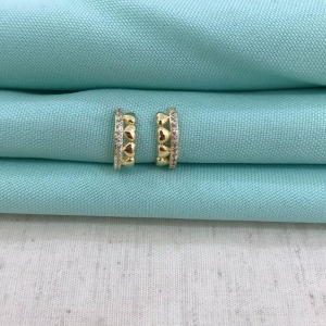 EARHOOK CORAÇÕES BANHADO A OURO