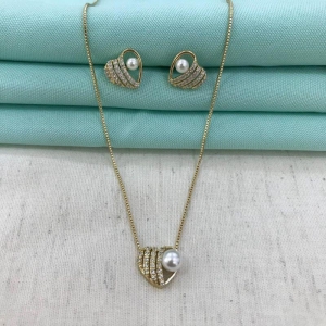 CONJUNTO PÉROLA CORAÇÃO ZIRCÔNIA BANHADO A OURO