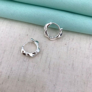 ARGOLA TRANÇADA BANHADO A PRATA