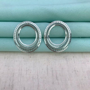 BRINCO OVAL VORA BANHADO A PRATA