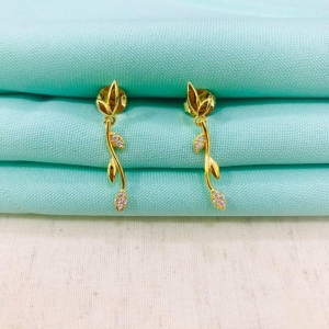 BRINCO FOLHAS COM ZIRCÔNIA BANHADA OURO